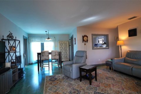 House in Punta Gorda, Florida 4 bedrooms, 110.74 sq.m. № 2102773 - photo 9