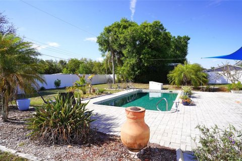 House in Punta Gorda, Florida 4 bedrooms, 110.74 sq.m. № 2102773 - photo 23