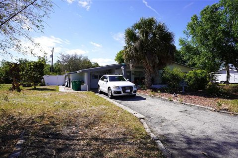House in Punta Gorda, Florida 4 bedrooms, 110.74 sq.m. № 2102773 - photo 6