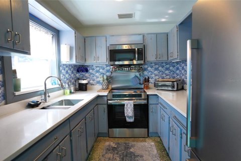 House in Punta Gorda, Florida 4 bedrooms, 110.74 sq.m. № 2102773 - photo 18