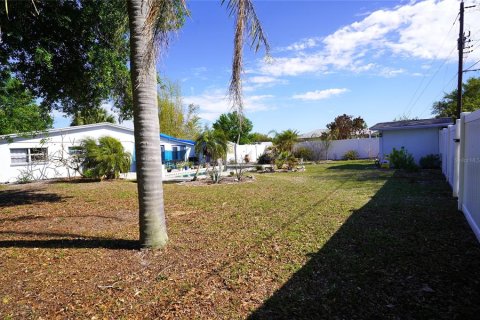 House in Punta Gorda, Florida 4 bedrooms, 110.74 sq.m. № 2102773 - photo 24