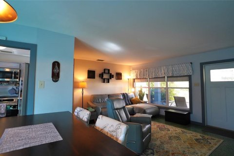 House in Punta Gorda, Florida 4 bedrooms, 110.74 sq.m. № 2102773 - photo 11