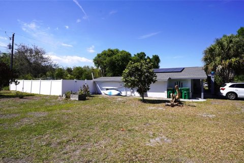 House in Punta Gorda, Florida 4 bedrooms, 110.74 sq.m. № 2102773 - photo 5
