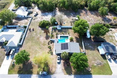 House in Punta Gorda, Florida 4 bedrooms, 110.74 sq.m. № 2102773 - photo 1