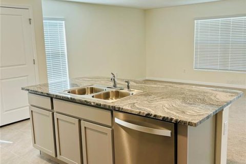 House in Dade City, Florida 4 bedrooms, 207.92 sq.m. № 2277960 - photo 10