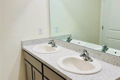 House in Dade City, Florida 4 bedrooms, 207.92 sq.m. № 2277960 - photo 23