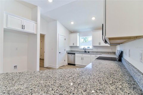 House in Alachua, Florida 4 bedrooms, 205.5 sq.m. № 2151218 - photo 22