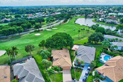 House in Boca Raton, Florida 2 bedrooms, 211.63 sq.m. № 1758932 - photo 1