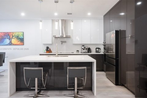 Townhouse in Miami, Florida 3 bedrooms, 179.21 sq.m. № 2073949 - photo 14