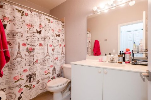 Townhouse in Miami, Florida 3 bedrooms, 179.21 sq.m. № 2073949 - photo 29