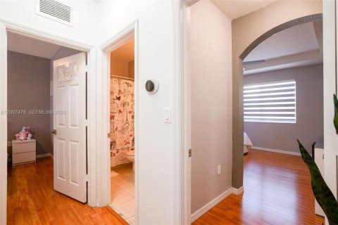 Townhouse in Miami, Florida 3 bedrooms, 179.21 sq.m. № 2073949 - photo 22