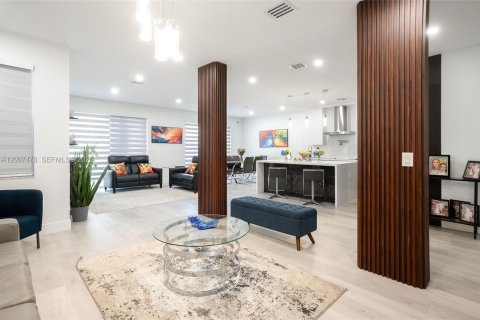 Townhouse in Miami, Florida 3 bedrooms, 179.21 sq.m. № 2073949 - photo 3