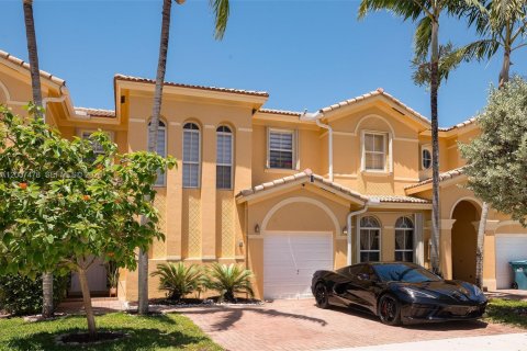 Townhouse in Miami, Florida 3 bedrooms, 179.21 sq.m. № 2073949