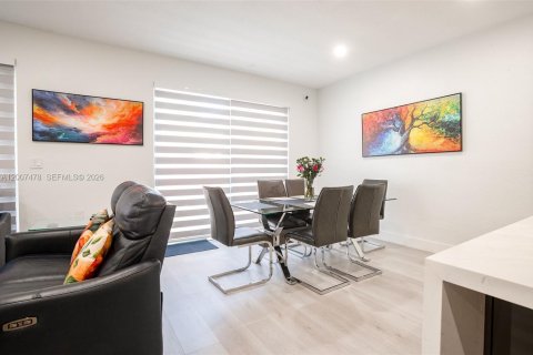 Townhouse in Miami, Florida 3 bedrooms, 179.21 sq.m. № 2073949 - photo 11