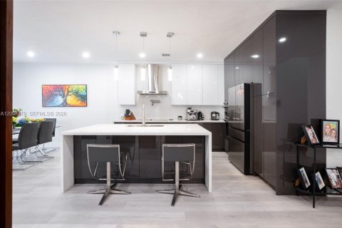 Townhouse in Miami, Florida 3 bedrooms, 179.21 sq.m. № 2073949 - photo 13