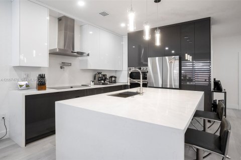 Townhouse in Miami, Florida 3 bedrooms, 179.21 sq.m. № 2073949 - photo 12
