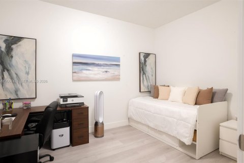 Townhouse in Miami, Florida 3 bedrooms, 179.21 sq.m. № 2073949 - photo 19