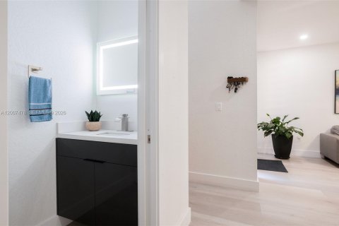 Townhouse in Miami, Florida 3 bedrooms, 179.21 sq.m. № 2073949 - photo 20