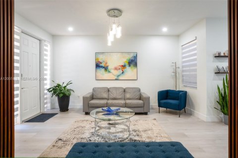 Townhouse in Miami, Florida 3 bedrooms, 179.21 sq.m. № 2073949 - photo 7
