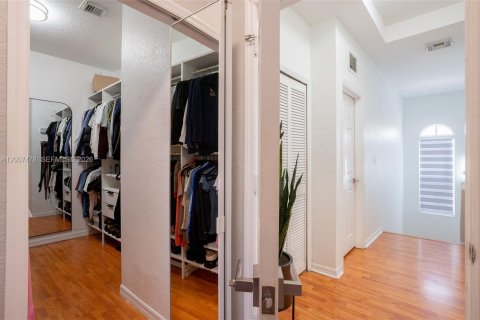 Townhouse in Miami, Florida 3 bedrooms, 179.21 sq.m. № 2073949 - photo 23