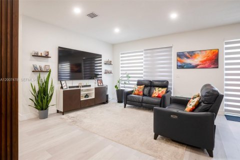 Townhouse in Miami, Florida 3 bedrooms, 179.21 sq.m. № 2073949 - photo 10