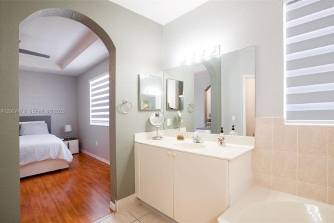 Townhouse in Miami, Florida 3 bedrooms, 179.21 sq.m. № 2073949 - photo 28