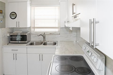 Copropriété à louer à Miami, Floride: 2 chambres, 101.91 m2 № 2243288 - photo 4