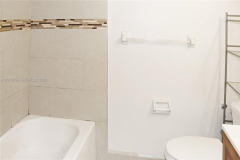 Copropriété à louer à Miami, Floride: 2 chambres, 101.91 m2 № 2243288 - photo 6