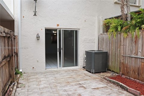 Copropriété à louer à Miami, Floride: 2 chambres, 101.91 m2 № 2243288 - photo 2