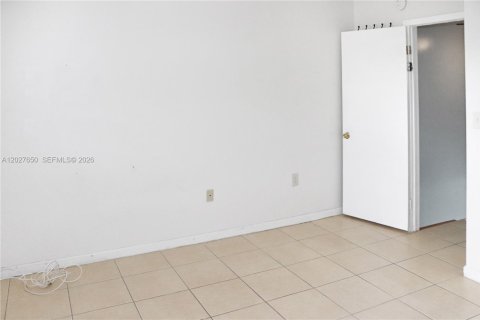 Copropriété à louer à Miami, Floride: 2 chambres, 101.91 m2 № 2243288 - photo 10