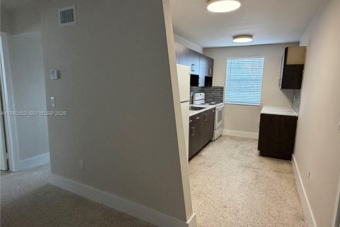 Снять в аренду квартиру в Майами, Флорида 2 спальни, 567.82м2, № 2064479 - фото 3