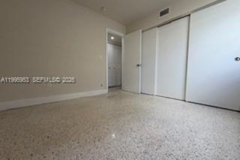 Снять в аренду квартиру в Майами, Флорида 2 спальни, 567.82м2, № 2064479 - фото 8