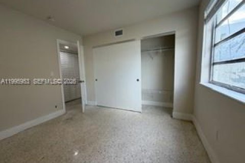 Снять в аренду квартиру в Майами, Флорида 2 спальни, 567.82м2, № 2064479 - фото 9