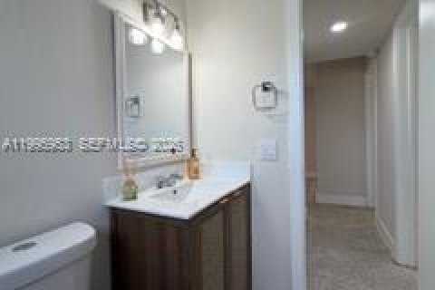 Снять в аренду квартиру в Майами, Флорида 2 спальни, 567.82м2, № 2064479 - фото 11