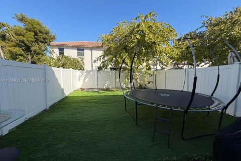 Снять в аренду таунхаус в Хайалиа, Флорида 4 спальни, 172.98м2, № 2024431 - фото 7