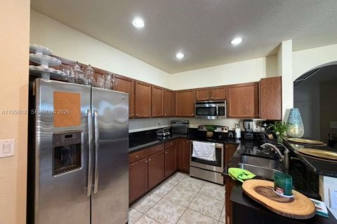 Снять в аренду таунхаус в Хайалиа, Флорида 4 спальни, 172.98м2, № 2024431 - фото 3