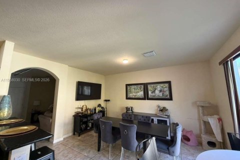 Снять в аренду таунхаус в Хайалиа, Флорида 4 спальни, 172.98м2, № 2024431 - фото 6