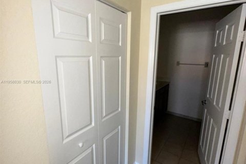 Снять в аренду таунхаус в Хайалиа, Флорида 4 спальни, 172.98м2, № 2024431 - фото 18