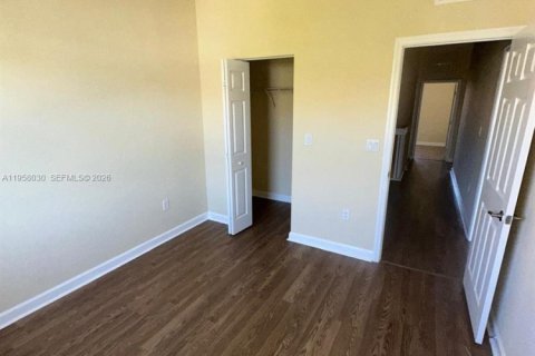 Снять в аренду таунхаус в Хайалиа, Флорида 4 спальни, 172.98м2, № 2024431 - фото 14