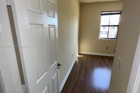 Снять в аренду таунхаус в Хайалиа, Флорида 4 спальни, 172.98м2, № 2024431 - фото 30