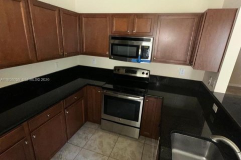 Снять в аренду таунхаус в Хайалиа, Флорида 4 спальни, 172.98м2, № 2024431 - фото 8