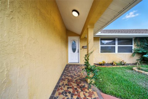 Casa en venta en Hudson, Florida, 2 dormitorios, 151.8 m2 № 1911857 - foto 3