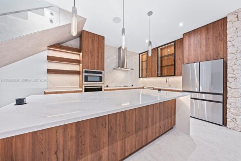 Adosado en venta en Miami, Florida, 4 dormitorios № 2361733 - foto 24