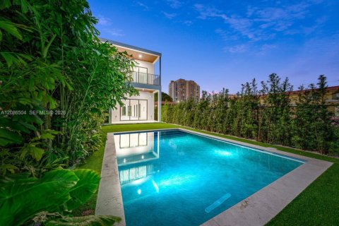 Adosado en venta en Miami, Florida, 4 dormitorios № 2361733 - foto 27