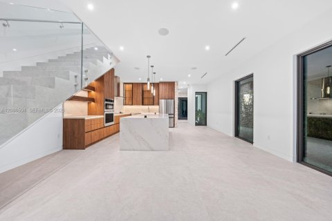 Adosado en venta en Miami, Florida, 4 dormitorios № 2361733 - foto 25