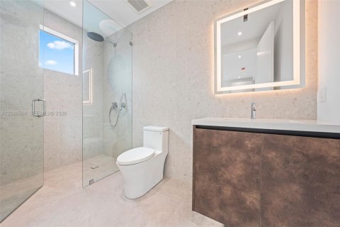 Adosado en venta en Miami, Florida, 4 dormitorios № 2361733 - foto 13