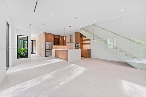 Adosado en venta en Miami, Florida, 4 dormitorios № 2361733 - foto 8