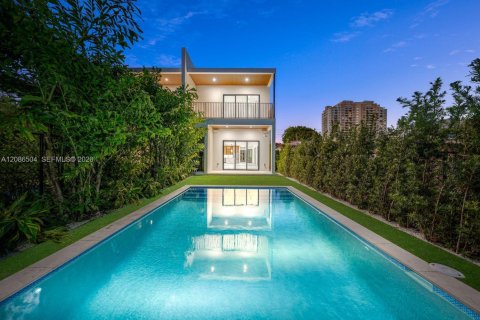 Adosado en venta en Miami, Florida, 4 dormitorios № 2361733 - foto 26