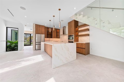 Adosado en venta en Miami, Florida, 4 dormitorios № 2361733 - foto 6