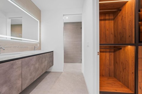 Adosado en venta en Miami, Florida, 4 dormitorios № 2361733 - foto 15